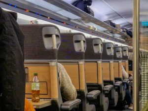 wachters in een trein